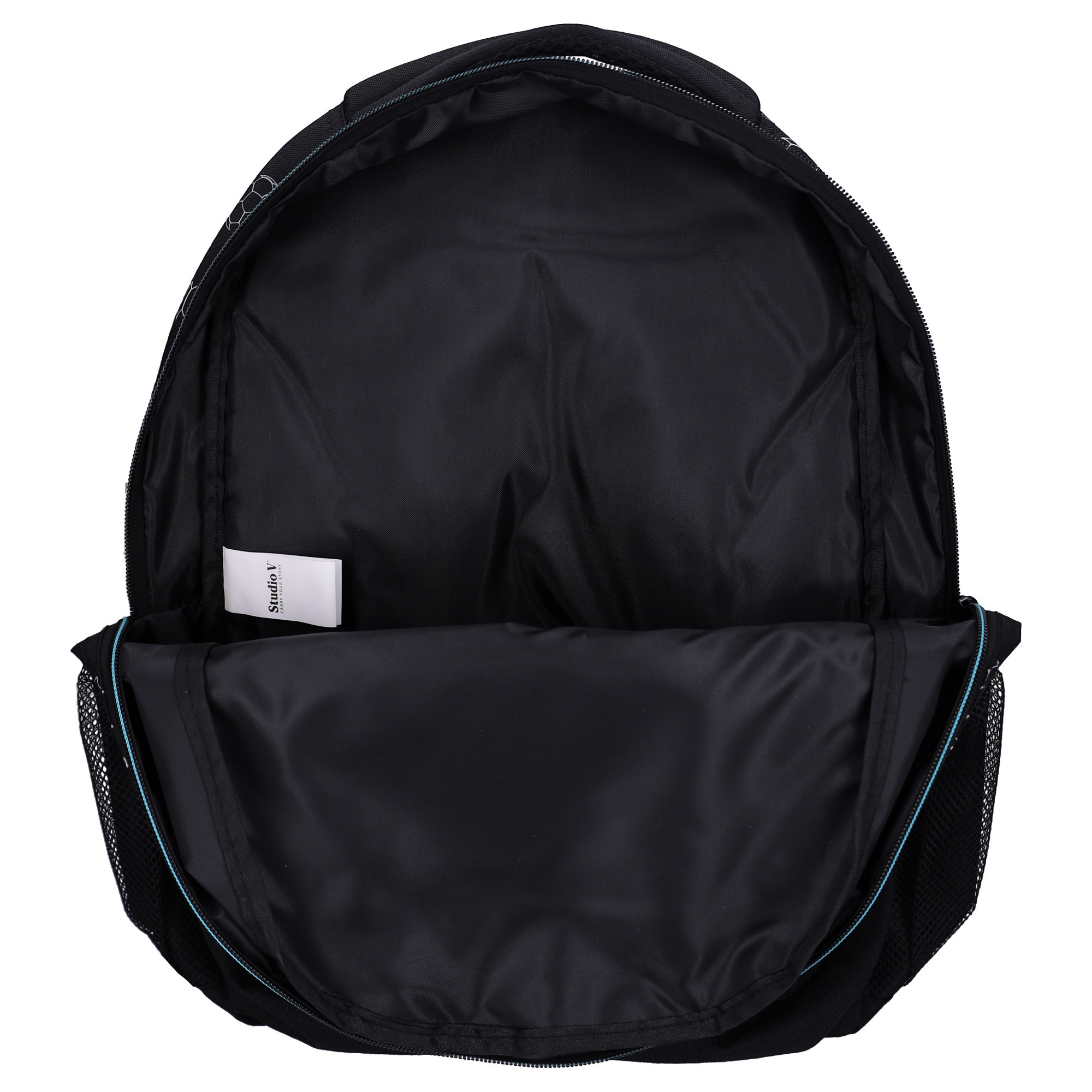 Blick in das geöffnete, geräumige Hauptfach des schwarzen Schulrucksacks mit weißem Innenetikett. Schulrucksack Rucksack Studio V Top Scorers Fußball Goal Schwarz 44 cm