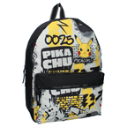 Schräge Frontansicht des Pokémon Pikachu Rucksacks im gelb-schwarzen Graffiti-Muster vor weißem Hintergrund.