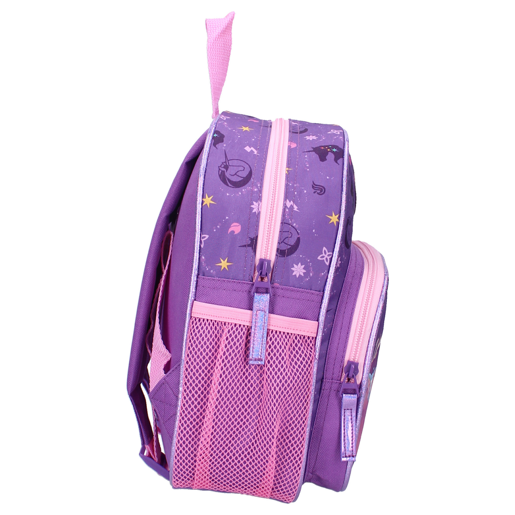 Seitenansicht des lila Kinderrucksacks mit rosa Netztasche für Trinkflaschen und Sternenmuster.