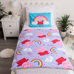 Ambiente Aufnahme von der Rückseite vom Babybettwäsche Set Peppa Pig Wutz 100x135 + 40x60 cm 100% Baumwolle