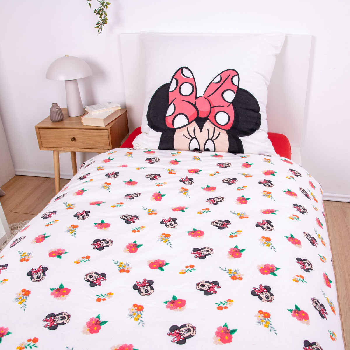 Ambiente Aufnahme der Rückseite vom Design von der Disney's Minnie Mouse Flanell-Bettwäsche 135x200 + 80x80 cm Baumwolle