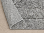 Nahaufnahme von der Badematte Badteppich Duschvorleger 50 x 60 cm Rechteckig Hellgrau mit umgeschlagener Rückseite