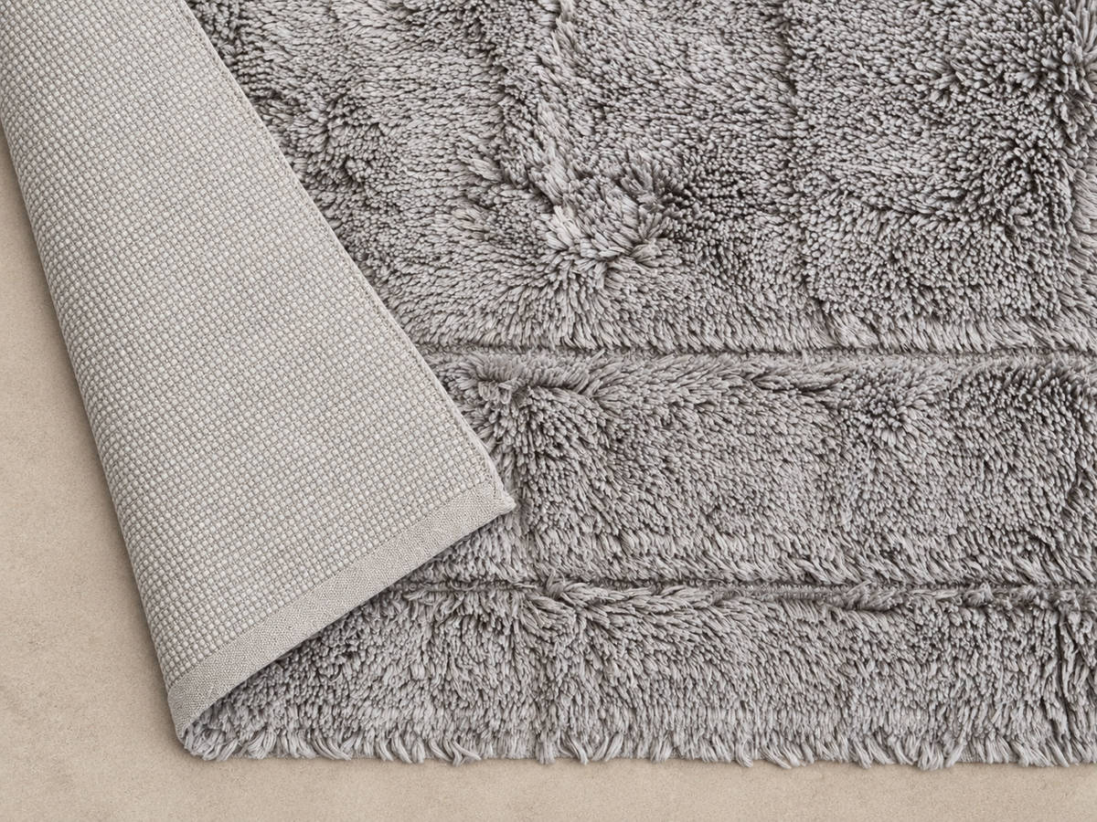 Nahaufnahme von der Badematte Badteppich Duschvorleger 60 x 100 cm Rechteckig Grau mit umgeschlagener Rückseite