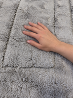Hand auf der Badematte Badteppich Duschvorleger 60 x 100 cm Rechteckig Grau