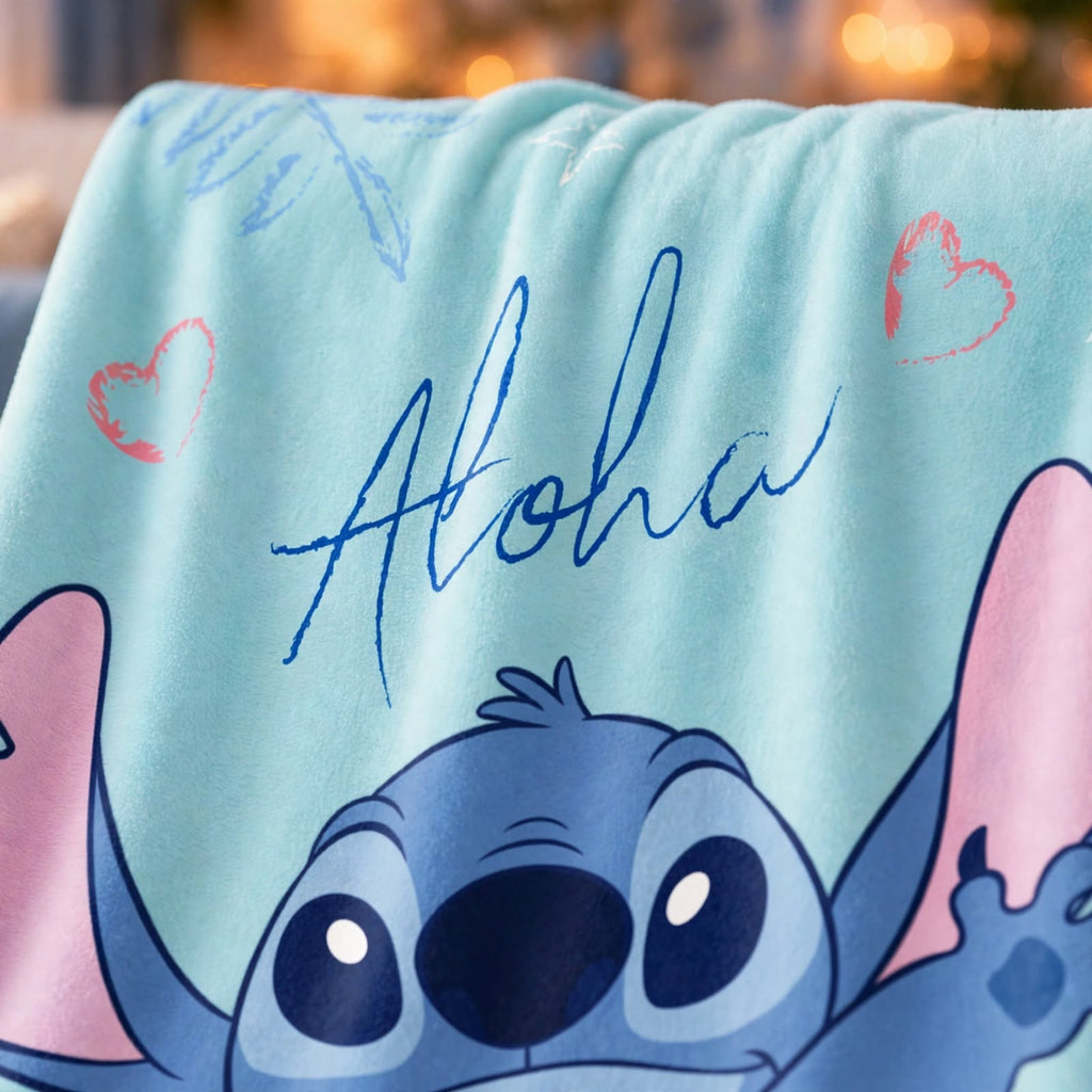 Nahaufnahme von der Lilo und Stitch Aloha Flauschdecke Kuscheldecke Fleecedecke 100x150cm