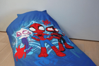 Aufnahme des Bettbezugs vom Spidey Baby Bettwäsche Set 100x135 cm + 40x60 cm 100% Baumwolle in einem Bett