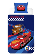 Freigestellte Produktansicht von der Vorderseite vom Cars Lightning McQueen & Hook Bettwäsche Set 135x200 cm 100% Baumwolle