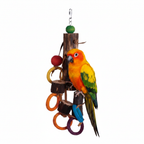 Freigestellte Produktansicht von Papageienspielzeug 45cm aus Naturholz - Buntes Vogelspielzeug mit einem Vogel