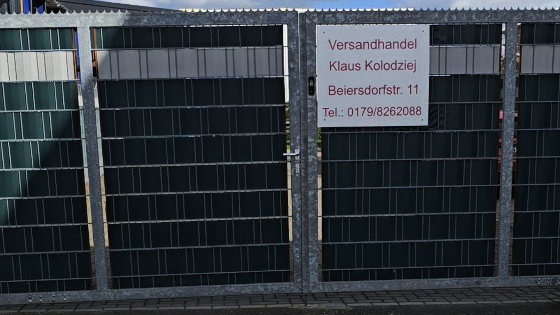 Eingangstor des Versandhandels Klaus Kolodziej, Beiersdorfstraße 11 – Geschäftsstandort und Abholmöglichkeit